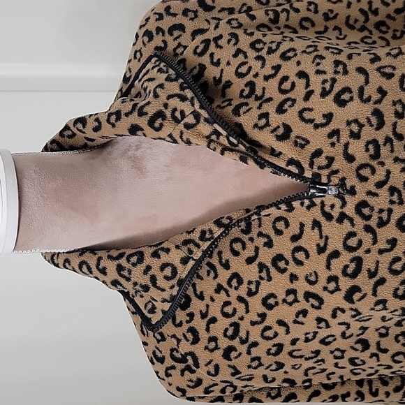 Hollister, Size XS Leopard Print Fleece 1/4 Zip Pullover, Oversized, GUC - Picture 2 of 16